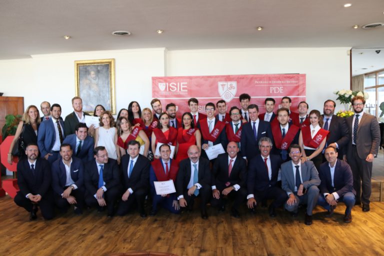 ISIE celebra la graduación de sus alumnos de PDE en el Club Financiero Génova